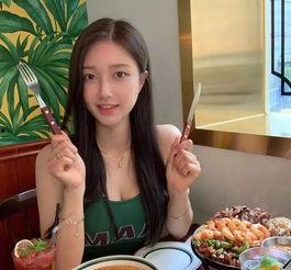 崇明 小姐姐吃瓜事件,网络热议背后的真相揭秘